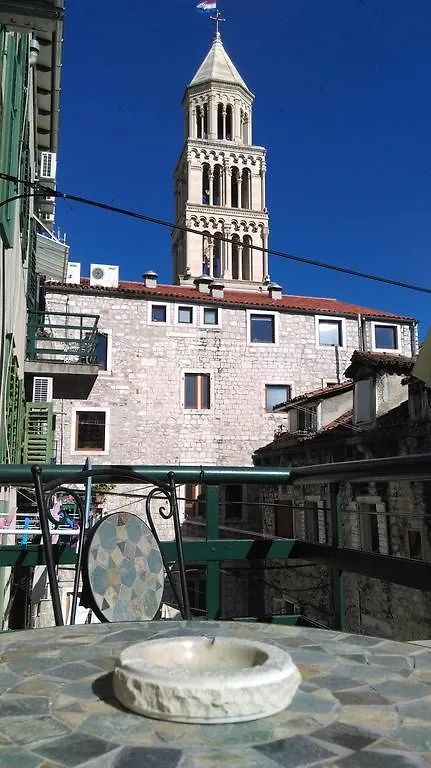 Diocletian'S Palace Apartments Split